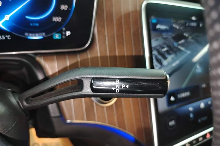 Used Mercedes-Benz EQE SUV 2024 500 4MATIC Pioneer Edition Gear Lever