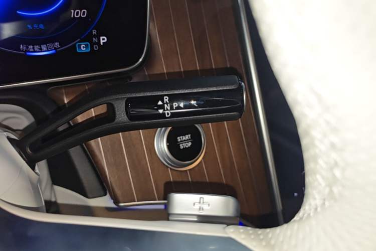Used Mercedes-Benz EQE SUV 2024 500 4MATIC Pioneer Edition Gear Lever