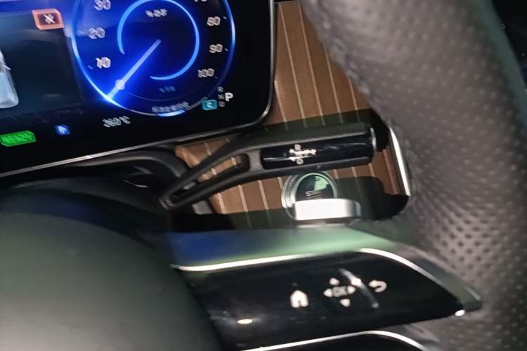 Used Mercedes-Benz EQE SUV 2024 350 4MATIC Luxury Edition Gear Lever