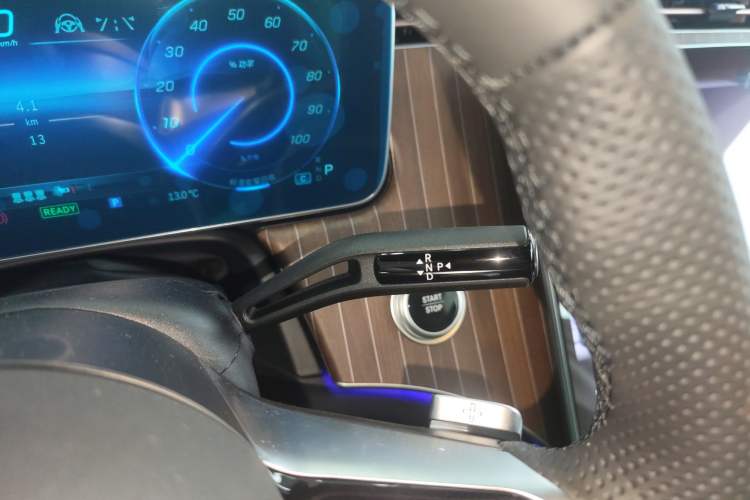 Used Mercedes-Benz EQE SUV 2024 500 4MATIC Luxury Edition Gear Lever