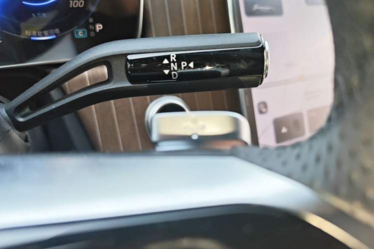 Used Mercedes-Benz EQE SUV 2024 500 4MATIC Luxury Edition Gear Lever