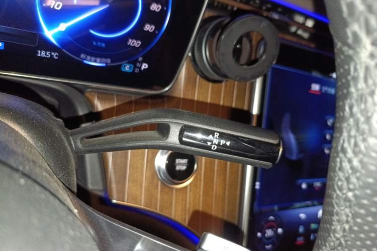Used Mercedes-Benz EQE SUV 2024 500 4MATIC Luxury Edition Gear Lever