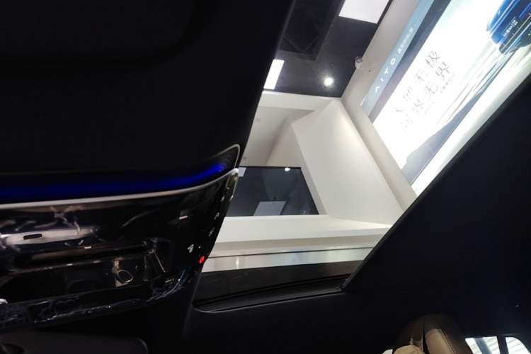 Used Mercedes-Benz EQE SUV 2024 500 4MATIC Pioneer Edition Headliner