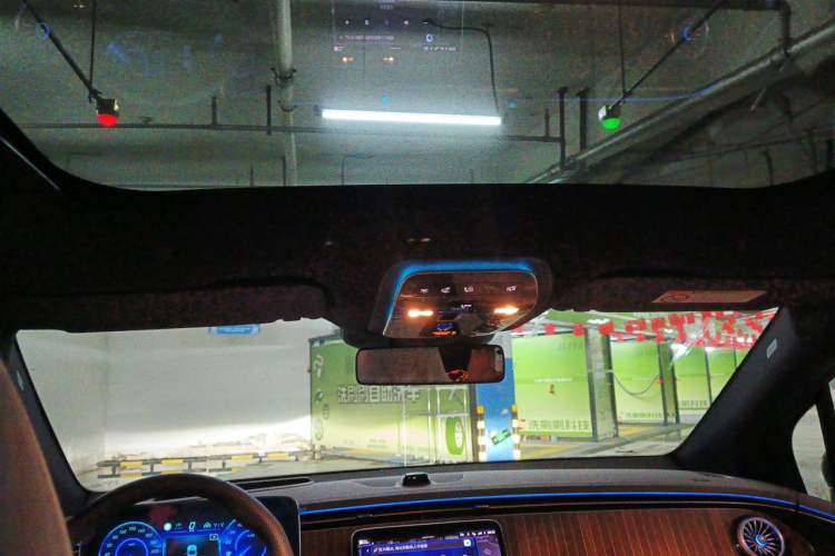 Used Mercedes-Benz EQE SUV 2024 500 4MATIC Luxury Edition Headliner