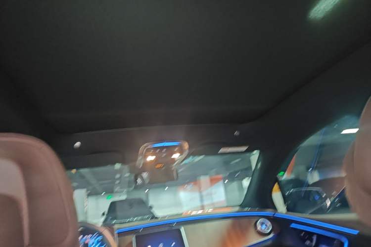Used Mercedes-Benz EQE SUV 2024 500 4MATIC Luxury Edition Headliner