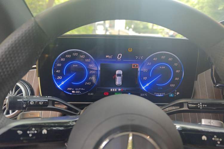 Used Mercedes-Benz EQE SUV 2024 500 4MATIC Pioneer Edition Instrument Cluster