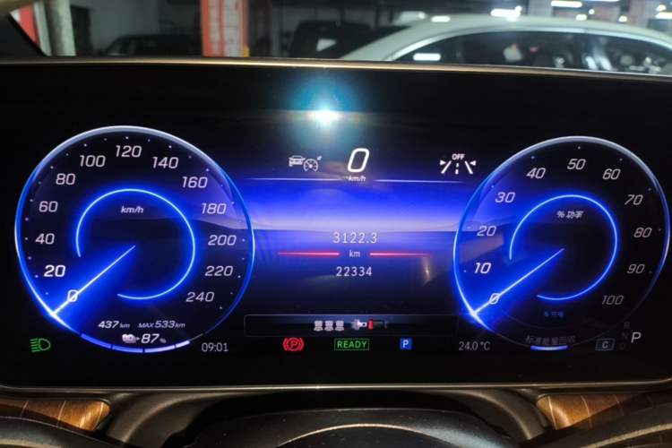 Used Mercedes-Benz EQE SUV 2024 500 4MATIC Pioneer Edition Instrument Cluster
