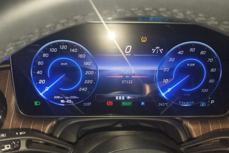 Used Mercedes-Benz EQE SUV 2024 500 4MATIC Pioneer Edition Instrument Cluster