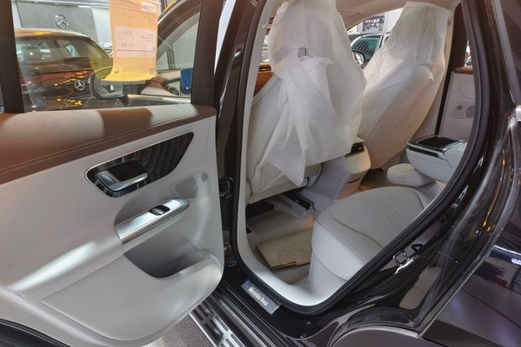 Used Mercedes-Benz EQE SUV 2024 500 4MATIC Luxury Edition Interior 2