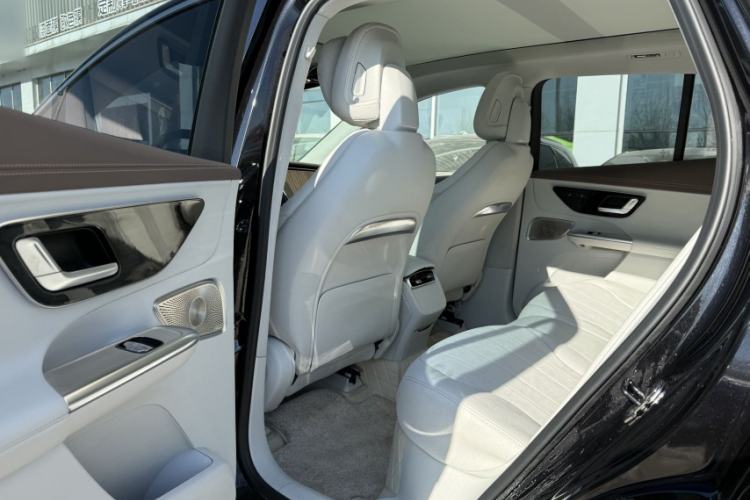 Used Mercedes-Benz EQE SUV 2024 350 4MATIC Luxury Edition Interior 2