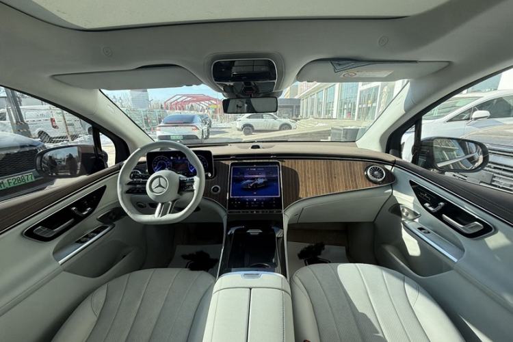 Used Mercedes-Benz EQE SUV 2024 350 4MATIC Luxury Edition Interior 3