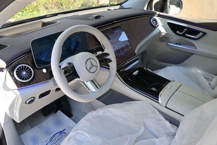 Used Mercedes-Benz EQE SUV 2024 500 4MATIC Luxury Edition Interior 3