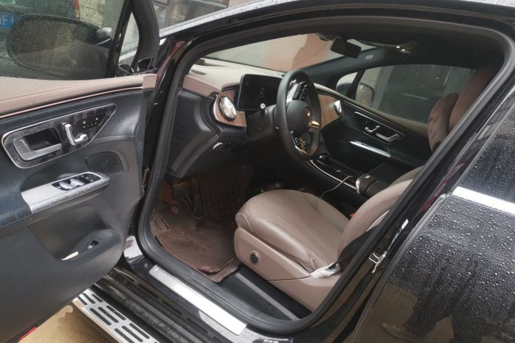 Used Mercedes-Benz EQE SUV 2024 500 4MATIC Luxury Edition Interior 3