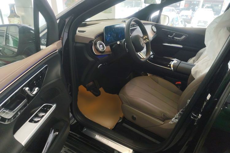 Used Mercedes-Benz EQE SUV 2024 500 4MATIC Luxury Edition Interior 3