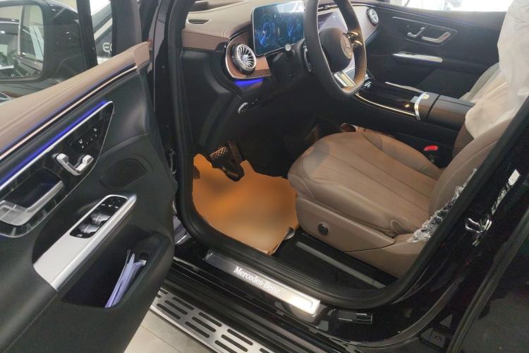 Used Mercedes-Benz EQE SUV 2024 500 4MATIC Luxury Edition Interior 3