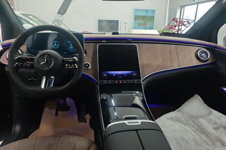 Used Mercedes-Benz EQE SUV 2024 500 4MATIC Pioneer Edition Interior 3