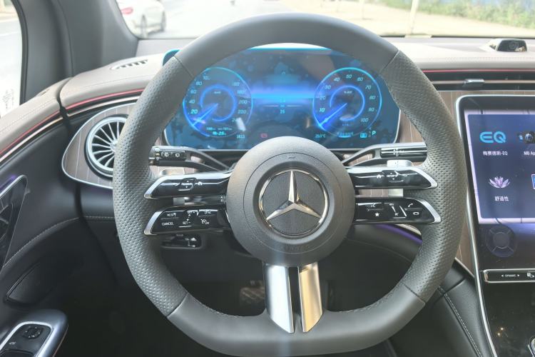 Used Mercedes-Benz EQE SUV 2024 500 4MATIC Pioneer Edition Interior 4
