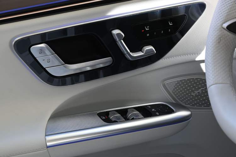 Used Mercedes-Benz EQE SUV 2024 500 4MATIC Luxury Edition Interior 4