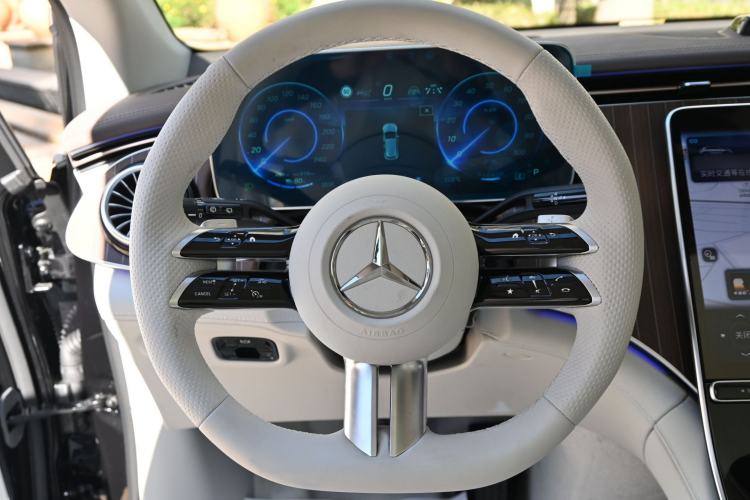 Used Mercedes-Benz EQE SUV 2024 500 4MATIC Luxury Edition Interior 8