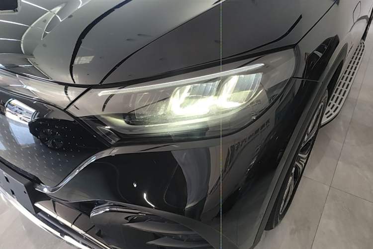 Used Mercedes-Benz EQE SUV 2024 500 4MATIC Pioneer Edition Left Front Headlight