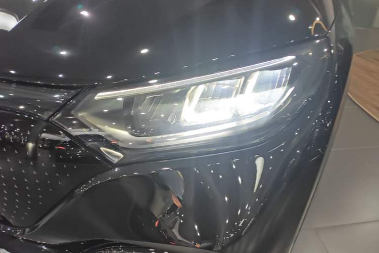 Used Mercedes-Benz EQE SUV 2024 500 4MATIC Pioneer Edition Left Front Headlight