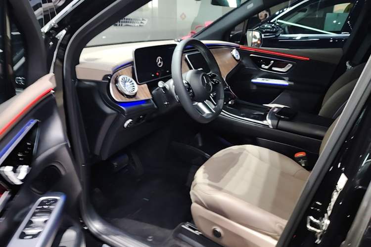 Used Mercedes-Benz EQE SUV 2024 500 4MATIC Pioneer Edition Left Front Seat