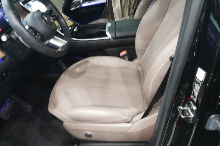 Used Mercedes-Benz EQE SUV 2024 500 4MATIC Luxury Edition Left Front Seat