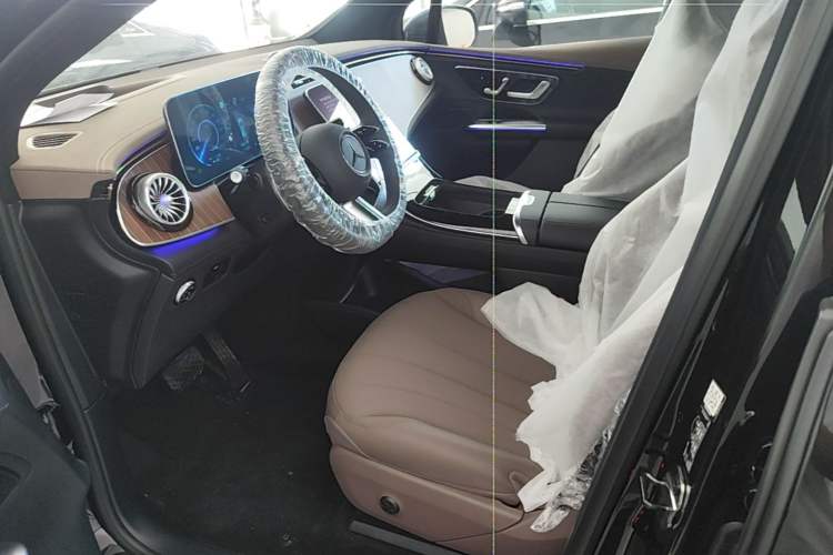 Used Mercedes-Benz EQE SUV 2024 500 4MATIC Luxury Edition Left Front Seat
