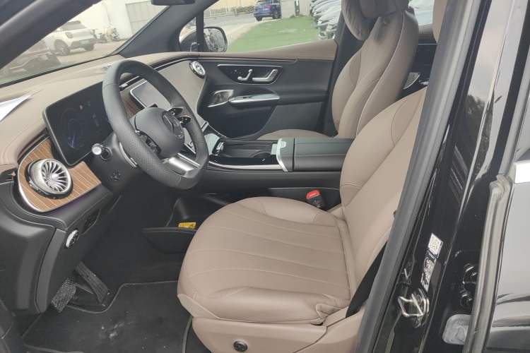 Used Mercedes-Benz EQE SUV 2024 500 4MATIC Luxury Edition Left Front Seat