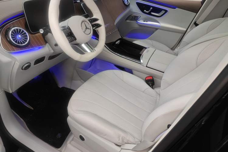 Used Mercedes-Benz EQE SUV 2024 500 4MATIC Luxury Edition Left Front Seat