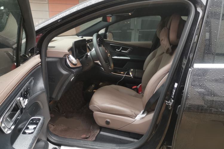Used Mercedes-Benz EQE SUV 2024 500 4MATIC Luxury Edition Left Front Seat