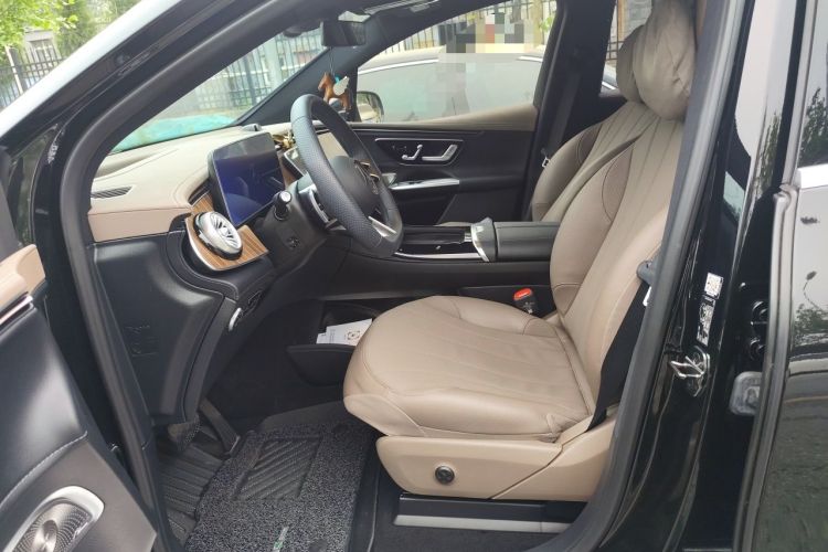 Used Mercedes-Benz EQE SUV 2024 500 4MATIC Luxury Edition Left Front Seat