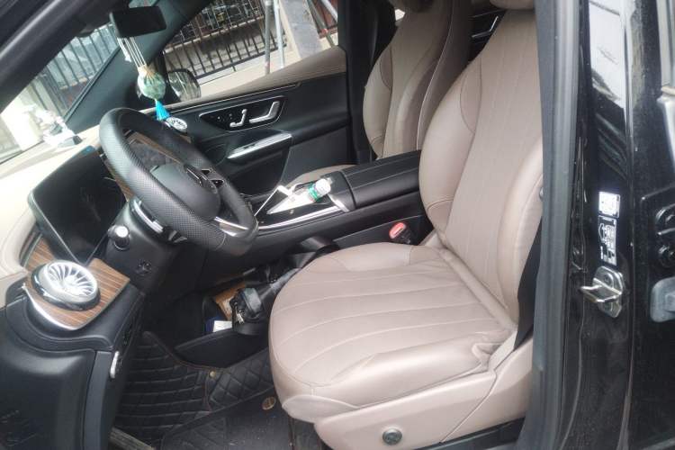 Used Mercedes-Benz EQE SUV 2024 350 4MATIC Luxury Edition Left Front Seat