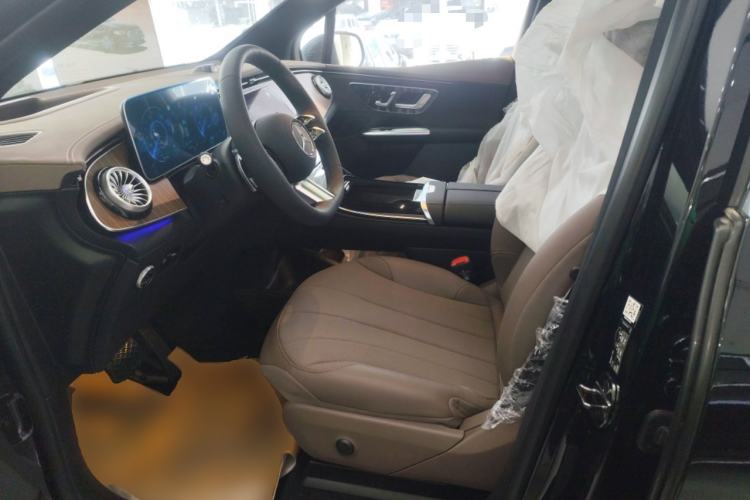 Used Mercedes-Benz EQE SUV 2024 500 4MATIC Luxury Edition Left Front Seat