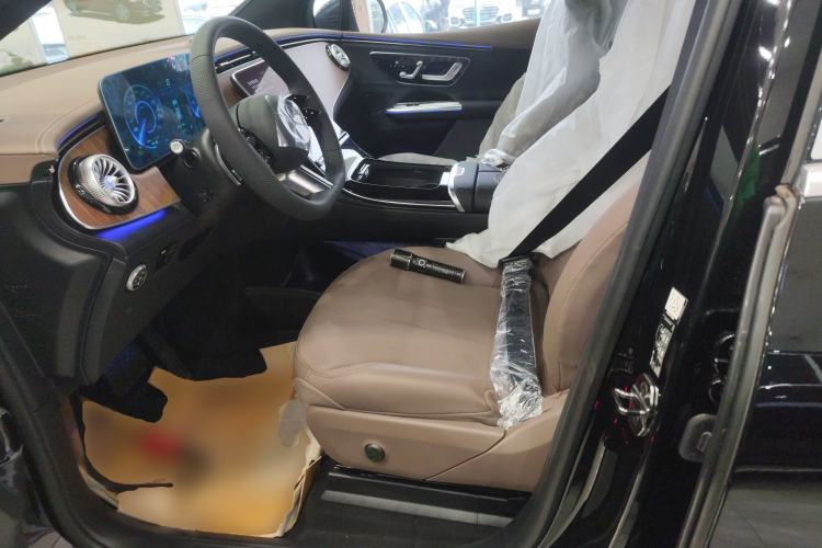 Used Mercedes-Benz EQE SUV 2024 500 4MATIC Pioneer Edition Left Front Seat