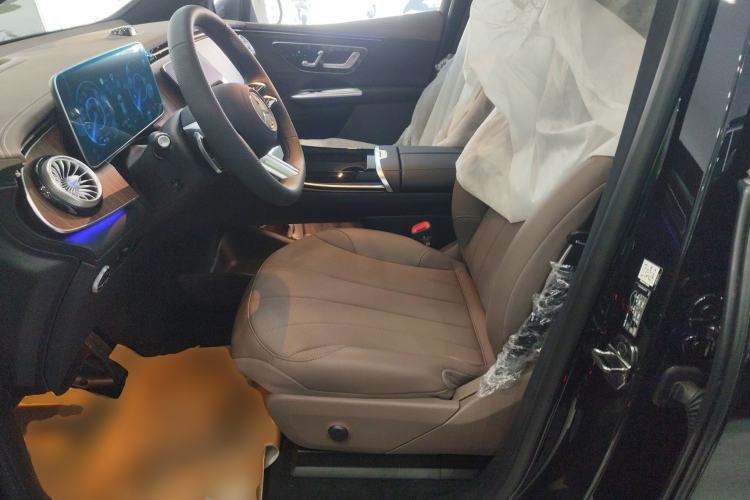 Used Mercedes-Benz EQE SUV 2024 500 4MATIC Luxury Edition Left Front Seat