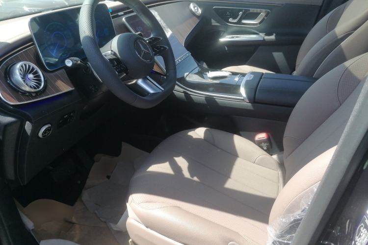 Used Mercedes-Benz EQE SUV 2024 500 4MATIC Pioneer Edition Left Front Seat