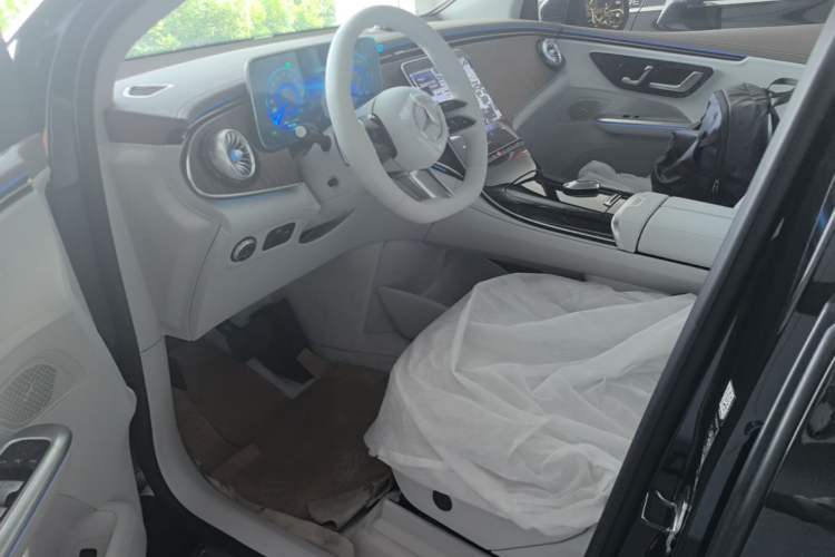 Used Mercedes-Benz EQE SUV 2024 500 4MATIC Pioneer Edition Left Front Seat
