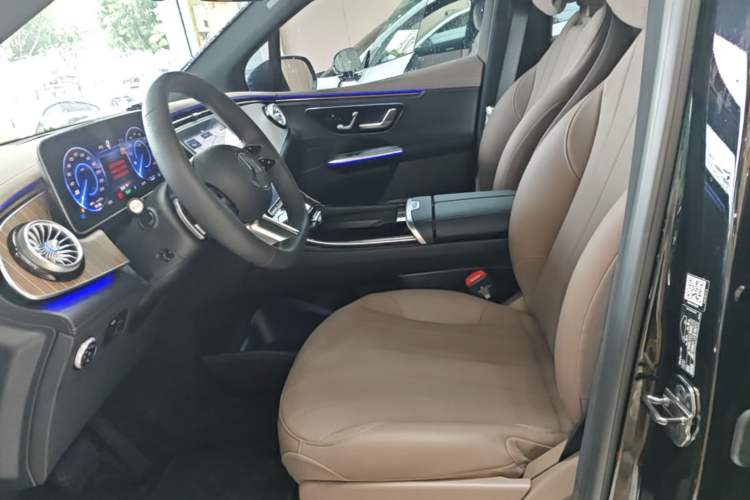 Used Mercedes-Benz EQE SUV 2024 500 4MATIC Pioneer Edition Left Front Seat
