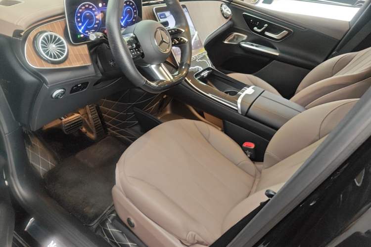 Used Mercedes-Benz EQE SUV 2024 500 4MATIC Luxury Edition Left Front Seat