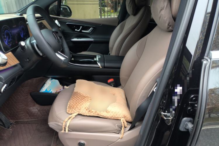 Used Mercedes-Benz EQE SUV 2024 500 4MATIC Pioneer Edition Left Front Seat