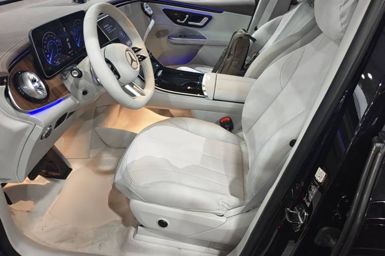 Used Mercedes-Benz EQE SUV 2024 500 4MATIC Pioneer Edition Left Front Seat