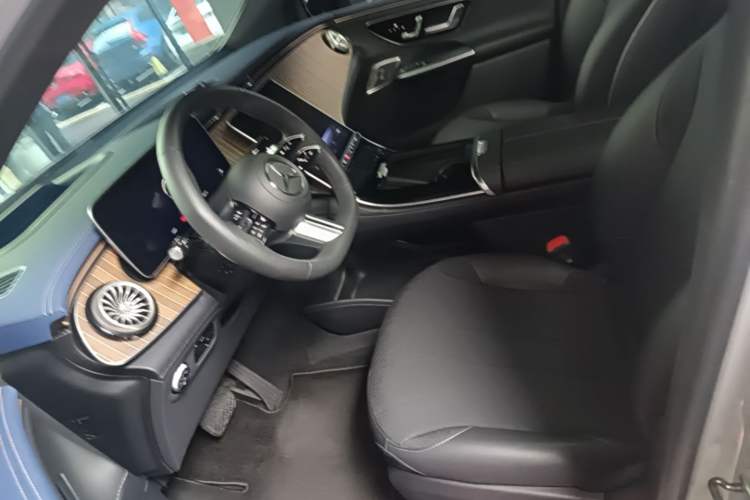 Used Mercedes-Benz EQE SUV 2024 350 4MATIC Luxury Edition Left Front Seat