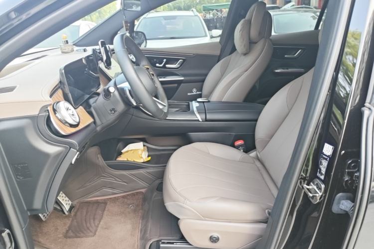 Used Mercedes-Benz EQE SUV 2024 500 4MATIC Luxury Edition Left Front Seat