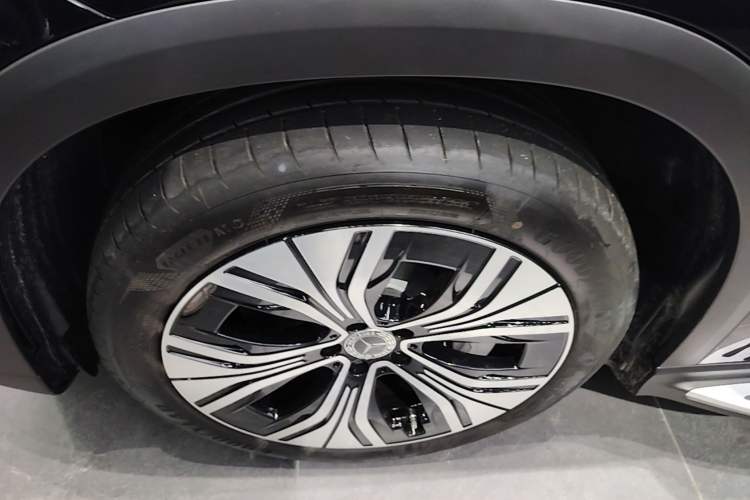Used Mercedes-Benz EQE SUV 2024 500 4MATIC Pioneer Edition Left Front Wheel Hub