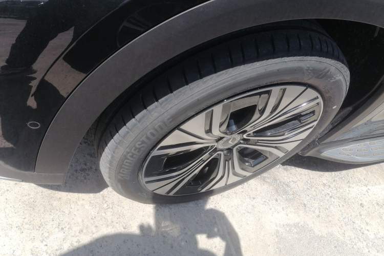 Used Mercedes-Benz EQE SUV 2024 500 4MATIC Pioneer Edition Left Front Wheel Hub