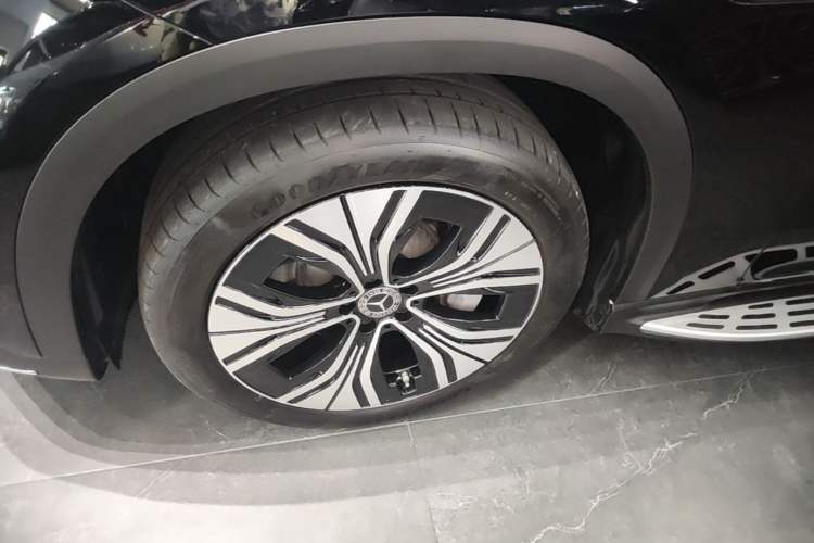 Used Mercedes-Benz EQE SUV 2024 500 4MATIC Left Front Wheel Hub