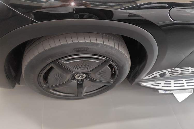 Used Mercedes-Benz EQE SUV 2024 500 4MATIC Luxury Edition Left Front Wheel Hub