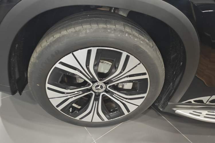 Used Mercedes-Benz EQE SUV 2024 500 4MATIC Pioneer Edition Left Front Wheel Hub