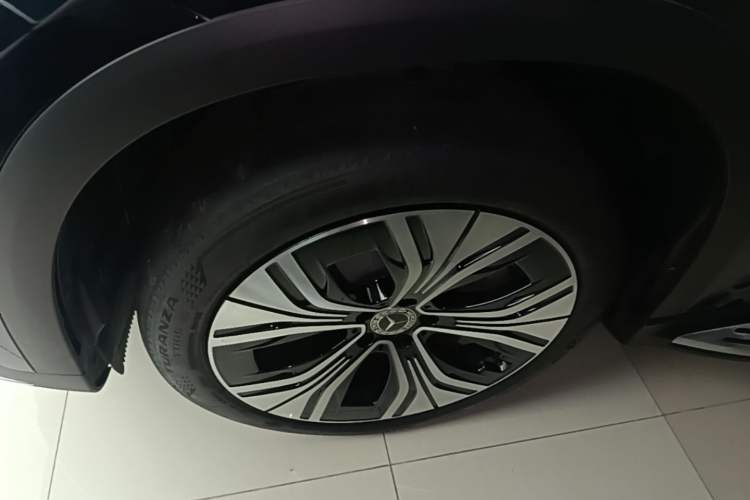 Used Mercedes-Benz EQE SUV 2024 350 4MATIC Luxury Edition Left Front Wheel Hub